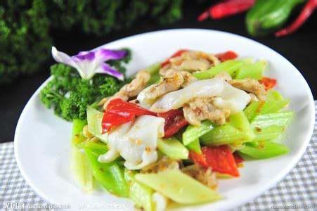 鸡肉炒蒲瓜可以吃吗视频,鸡肉炒蒲瓜，营养与口感并存