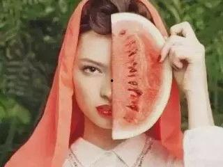 扇嘴巴吃瓜视频